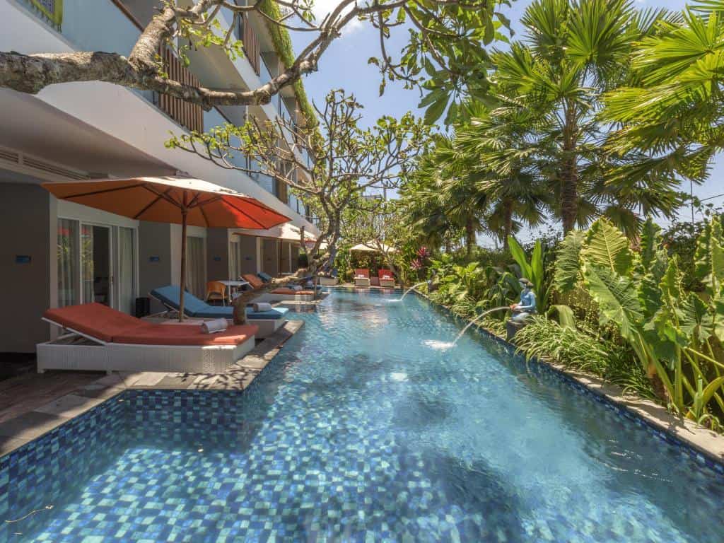 review những khách sạn/resort 4 sao đẹp ở trung tâm Bali, giá cụ thể