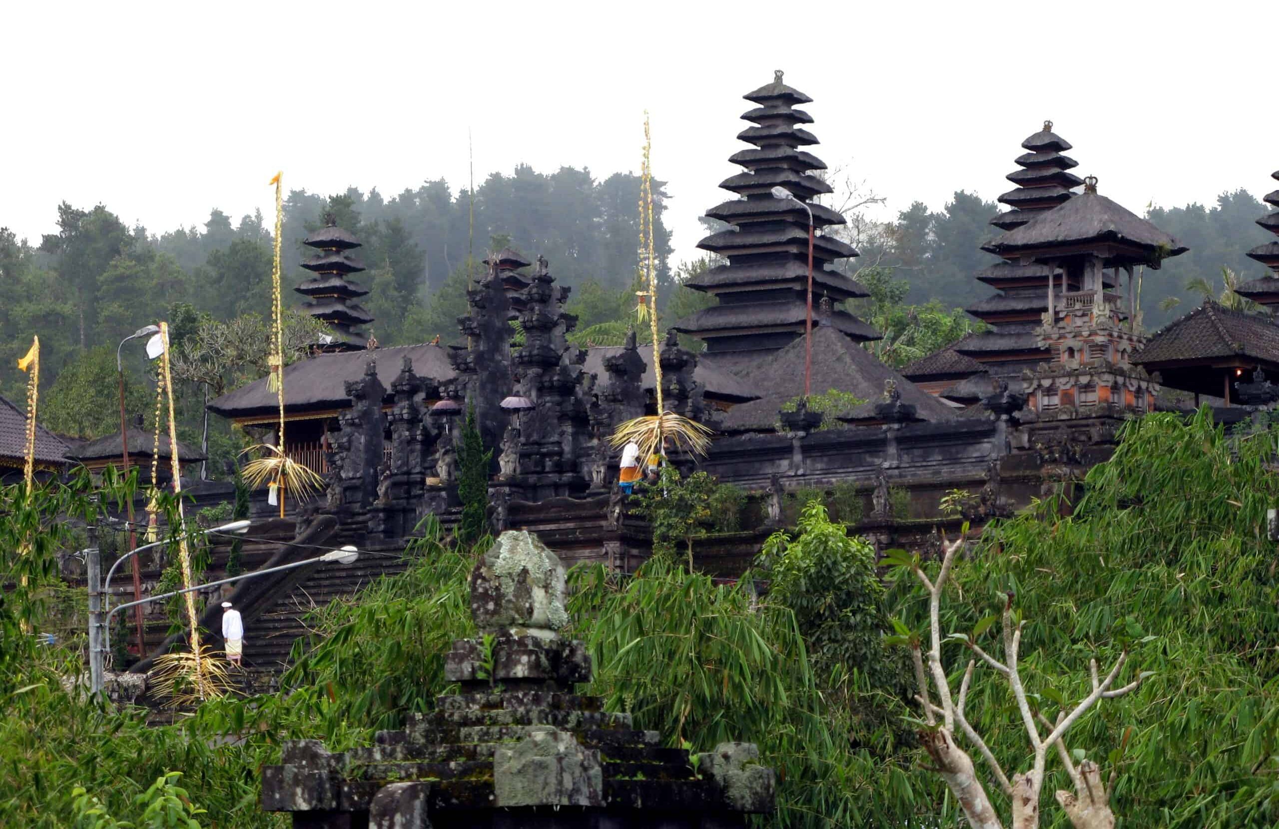 Pura Batu Madeg - Ngôi đền trong khu đền mẹ Besekih