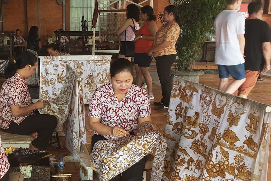 Tham quan và học vẽ mực batik tại làng Tohpati