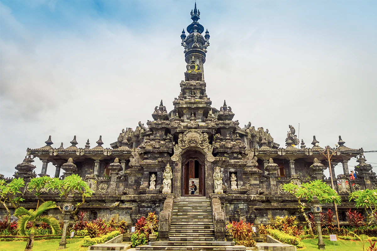 Kinh nghiệm đi tour du lịch Bali tự túc chọn thời gian tốt nhất tham quan Bajra Sandhi