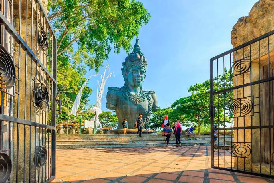 Lịch trình du lịch tự túc Bali - công viên Garuda Wisnu Kencana 