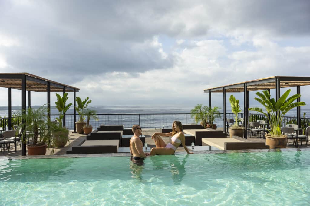 review những khách sạn/resort 4 sao đẹp ở trung tâm Bali, giá cụ thể