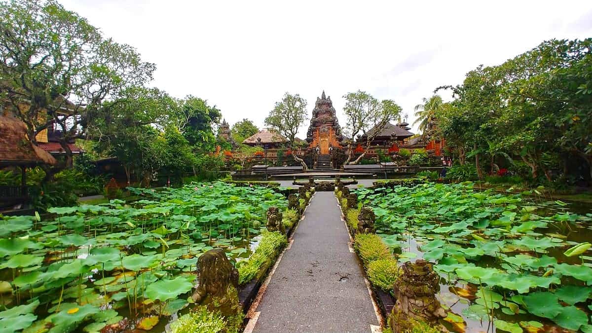 Kinh nghiệm đi tour du lịch tự túc những địa điểm trên bản đồ du lịch ở Bali và đền Pura Taman Saraswati