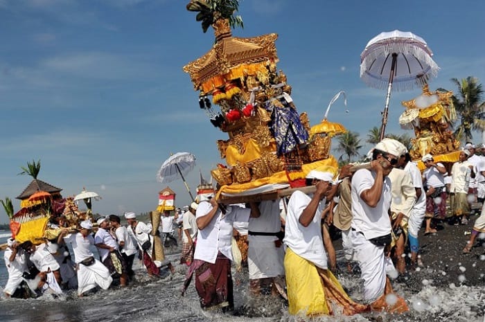 Ngày lễ im lặng Nyepi là gì, kinh nghiệm du lịch tự túc Bali, ngày tĩnh lặng