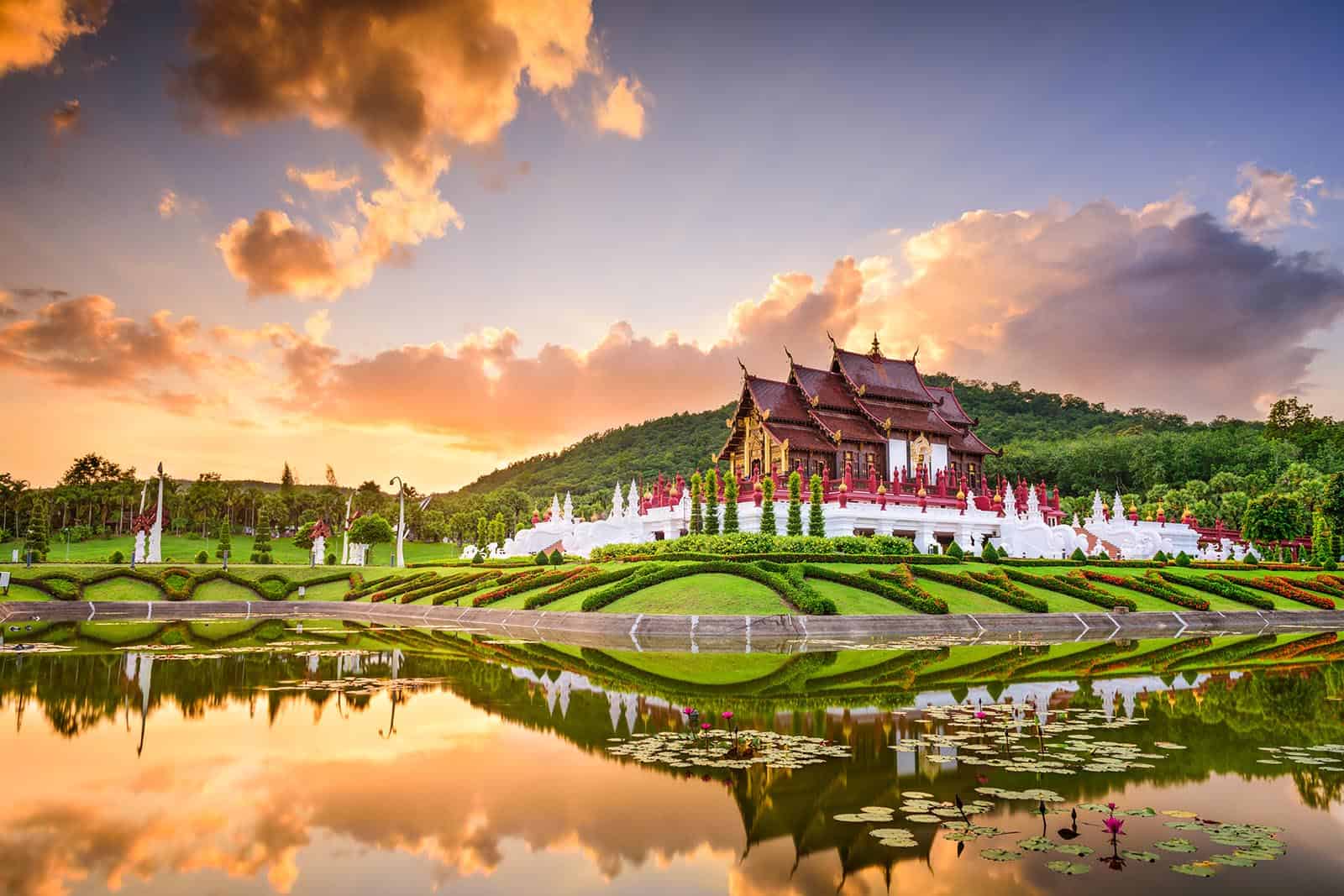 Với kinh nghiệm du lịch của Combo Nghỉ Dưỡng, hãy cùng điểm qua các địa điểm ăn uống, vui chơi giải trí nổi tiếng, hấp dẫn ở Chiang Mai có gì