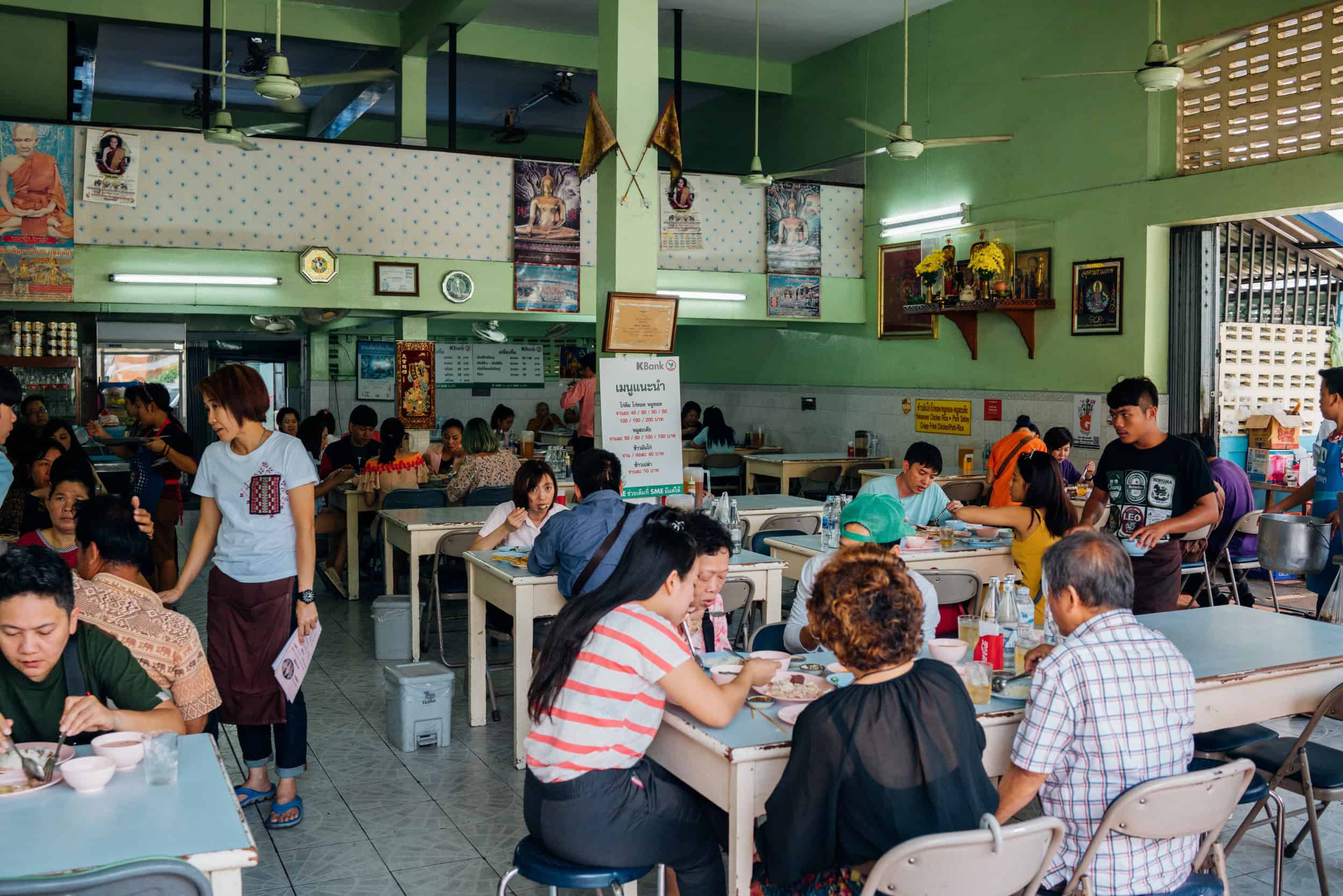 Với kinh nghiệm du lịch của Combo Nghỉ Dưỡng, hãy cùng điểm qua các địa điểm ăn uống, vui chơi giải trí nổi tiếng, hấp dẫn ở Chiang Mai có gì