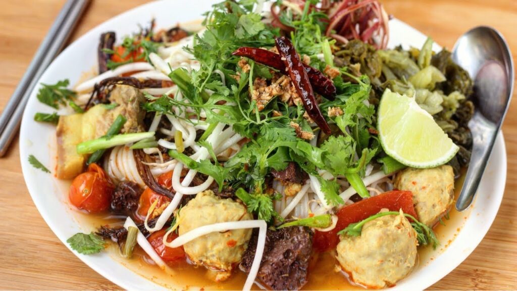 ăn Khanom Jeen Nam Ngiaw Chiang Mai