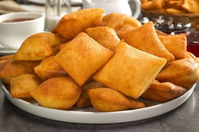 Ẩm thực Mông Cổ qua bánh sữa, muối—đặc sản mua về làm quà và những lưu ý khi đi du lịch.