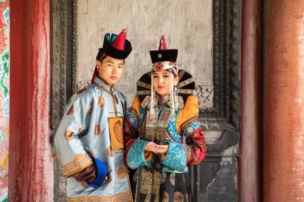 Mua gì ở đây để chọn đặc sản mua về làm quà giúp tiết kiệm chi phí du lịch tự túc, du lịch bụi cùng những lưu ý khi đi du lịch Mông Cổ