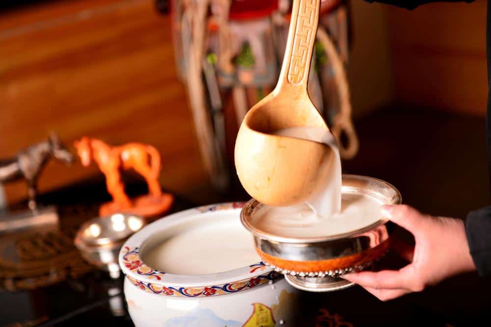 Tết Tsagaan Sar, lễ hội trăng trắng của người Mông Cổ với nét đẹp văn hóa và trang phục ngày Tết đặc trưng.