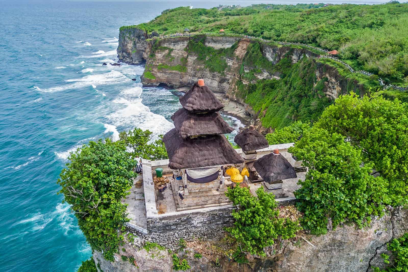 Có gì hấp dẫn tại ngôi đền cổ Uluwatu? DU LỊCH BALI | MÊ ĐI TRAVEL