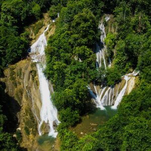 Văn hóa của các dân tộc thiểu số Không dừng lại ở các hoạt động ngoài trời. Tour du lịch nghỉ dưỡng từ Hà Nội đến Bản Ba còn mang đến cho bạn cơ hội tìm hiểu về văn hóa của các dân tộc thiểu số tại Tuyên Quang. Bạn sẽ tham gia các lễ hội truyền thống và hiểu rõ hơn về phong tục tập quán của người dân địa phương. Trong hành trình du lịch 3 ngày 2 đêm. Bạn sẽ trải nghiệm những nét đẹp văn hóa đặc sắc của vùng đất Bản Ba, Tuyên Quang. Cùng với đó, bạn cũng sẽ khám phá cảnh sắc thiên nhiên tuyệt mỹ, mang đến một chuyến du lịch đầy thú vị và ý nghĩa.